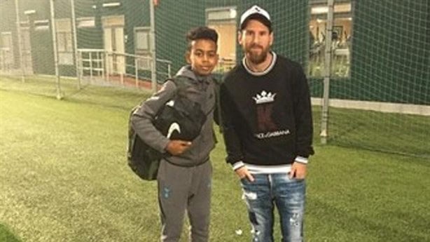 ¡Viral! Foto de Messi con un bebé que hoy es una estrella del fútbol