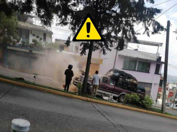 Se incendia camioneta en avenida Pípila, en Xalapa