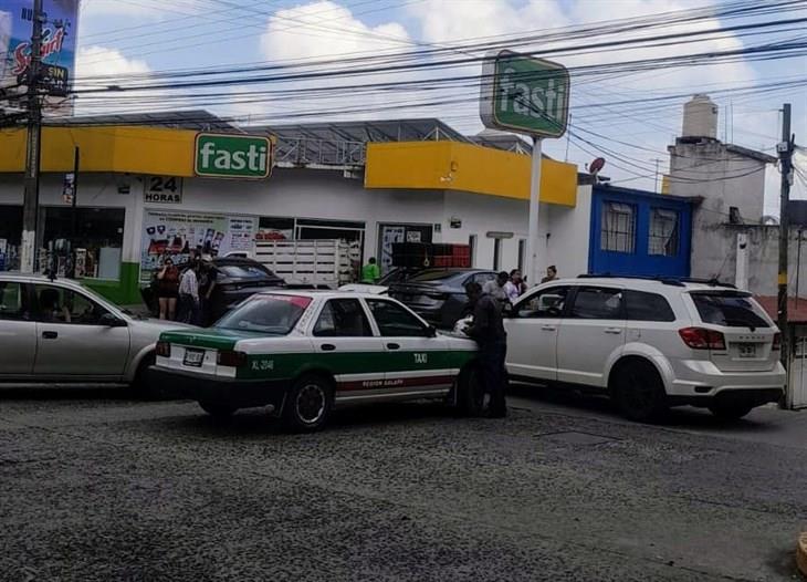 Choque múltiple en colonia Laureles de Xalapa, hay un lesionado