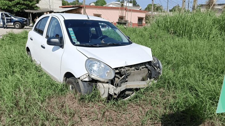 Chocan taxi y auto en la carretera Tlapacoyan-Martínez