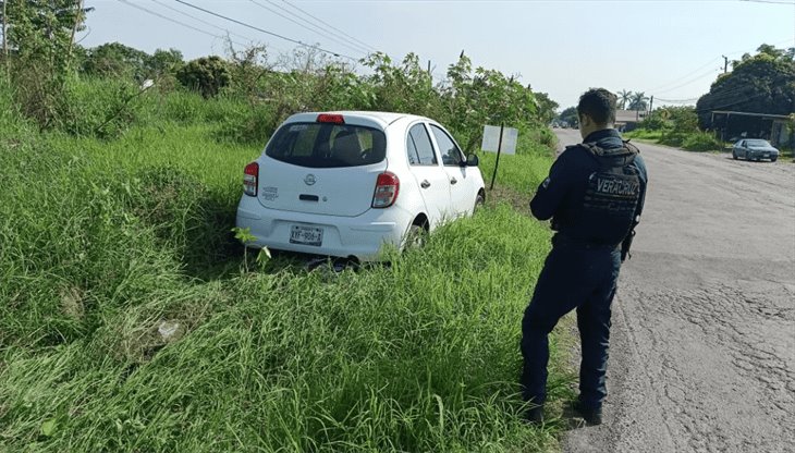 Chocan taxi y auto en la carretera Tlapacoyan-Martínez