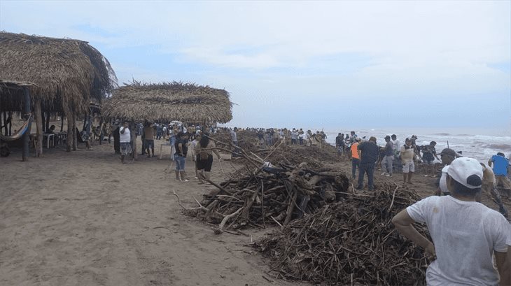 Tras tormenta tropical Chris, palizada en Tecolutla pone en riesgo a turistas