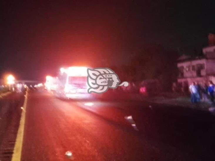 Motociclista pierde la vida sobre la autopista Córdoba-Puebla; lo golpeó una camioneta