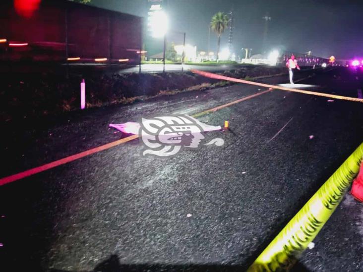 Motociclista pierde la vida sobre la autopista Córdoba-Puebla; lo golpeó una camioneta