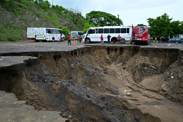 Cuidado al transitar por estas calles de Veracruz, se formaron socavones por las lluvias