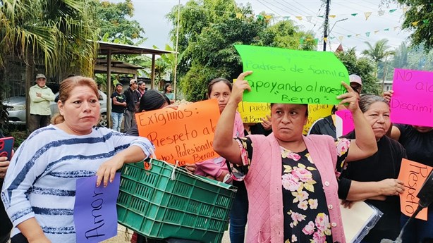 Por acoso laboral, exigen destitución de directora de Telesecundaria en Tepatlaxco