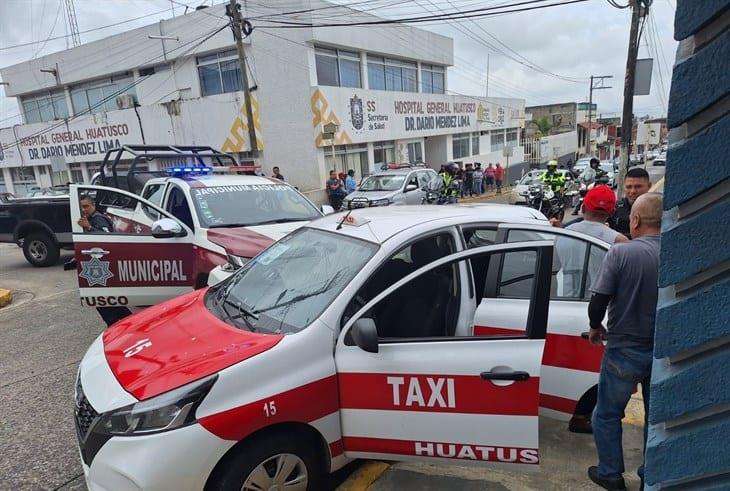 Choque entre taxi y patrulla de la Policía Municipal en centro de Huatusco