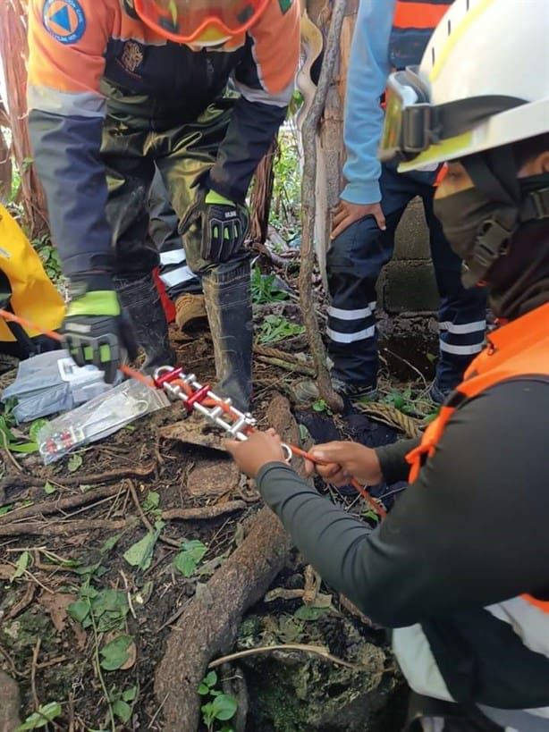 Rescate de hombre que cayó a barranco en  Ixtaczoquitlán