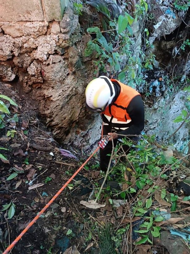 Rescate de hombre que cayó a barranco en  Ixtaczoquitlán