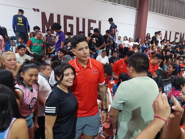 Inauguran el Auditorio Miguel Alemán en Mendoza con los Halcones Rojos