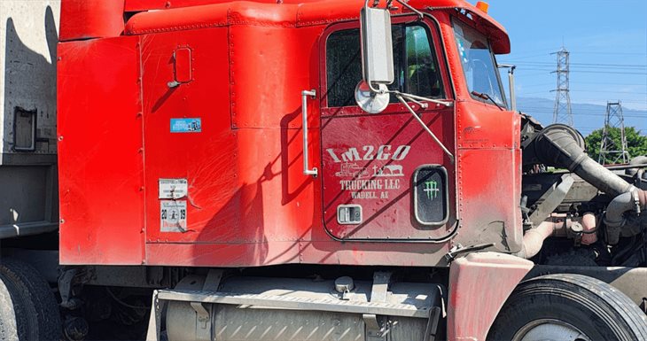 Se registra accidente en la autopista Puebla-Córdoba; tráiler estuvo a punto de caer a un río