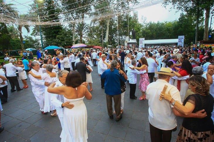 Fin de semana de danzón y folclore con el Festival Danzoneando en Xalapa