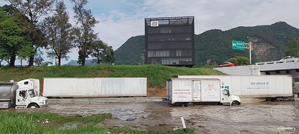 Emergencia vial por anegamiento en autopista Puebla-Córdoba;  filas de hasta 6 kilómetros