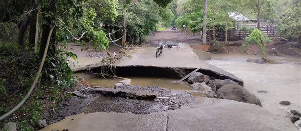 En Juchique de Ferrer fuertes lluvias causan estragos en infraestructura