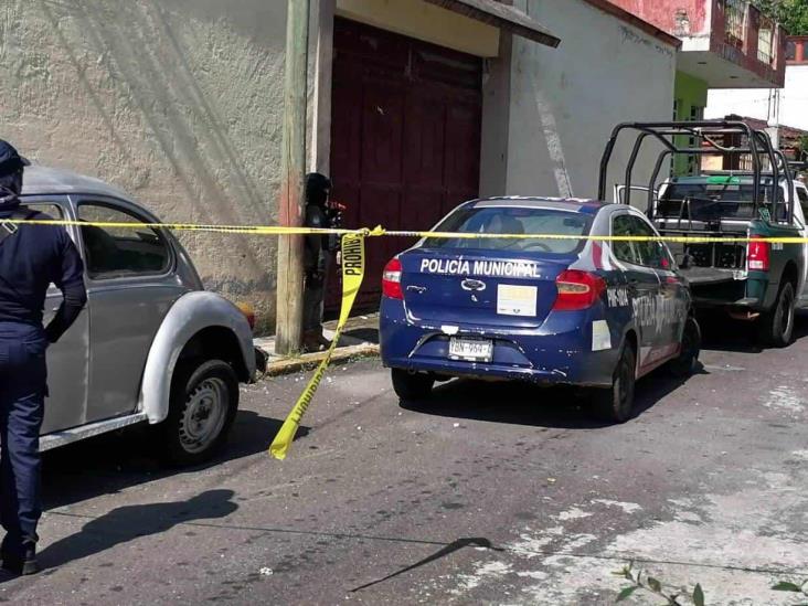 Asesinan a golpes a comerciante y dos más en Fortín de las Flores