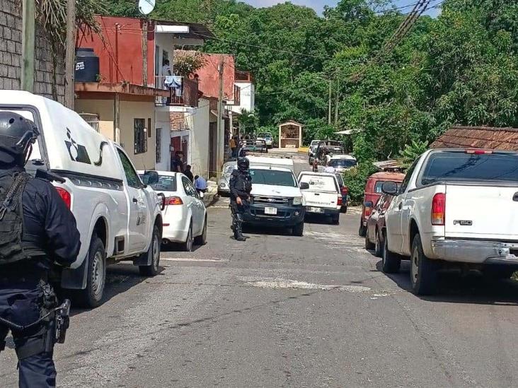 Asesinan a golpes a comerciante y dos más en Fortín de las Flores