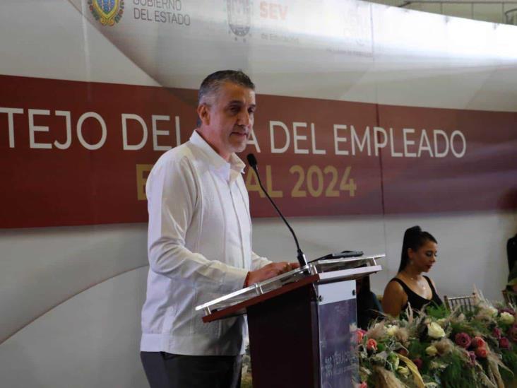 Secretaría de Educación de Veracruz reconoce trabajadoras y trabajadores estatales