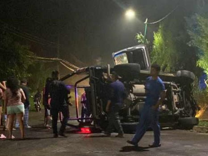 Policías lesionados en volcadura durante persecución en carretera de Tronconal a Chiltoyac