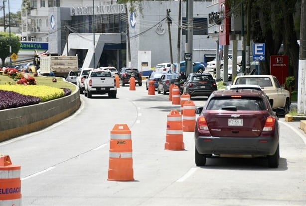 Fuga de agua, causa de socavón en Xalapa; circulación restringida