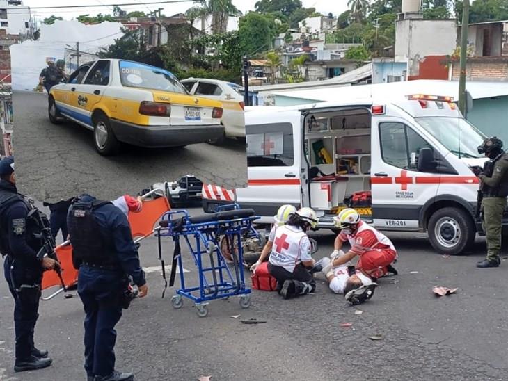 Motoneta se accidenta contra taxi en Colonia México de Córdoba