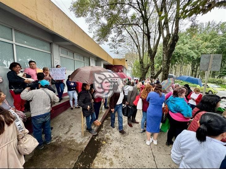 Padres de familia acusan irregularidades en licitaciones de estancias del ISSSTE en Xalapa