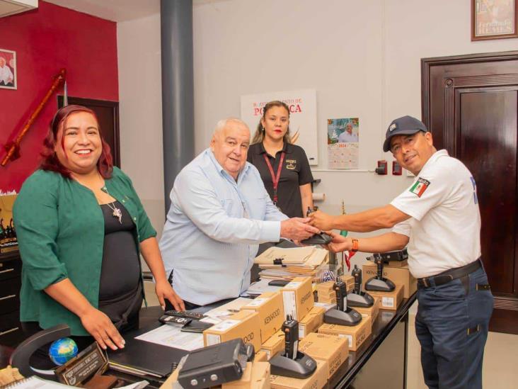 Entre señalamientos de abusos, entregan equipo a Policía Municipal de Poza Rica