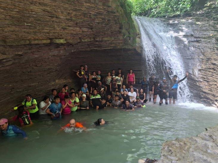 Alebrijes Team celebra su aniversario con ruta en cascadas de Misantla