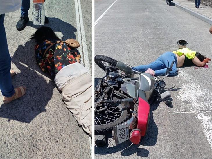 Mujer es atropellada por una motociclista en la Alameda, de Orizaba; ambas femeninas sufrieron graves contusiones