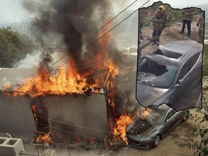 (Video) ¡Sólo en México! En Tijuana, hombre provoca un incendio tras intentar recargar su Tesla en un poste de CFE