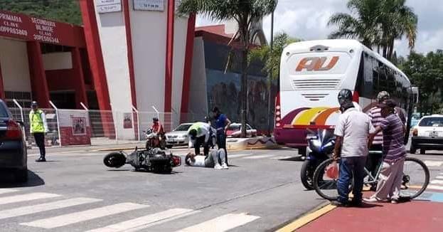 Atropellan a motociclista en colonia de Río Blanco