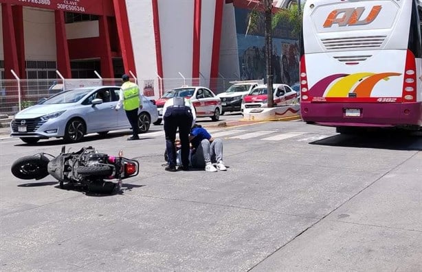 Atropellan a motociclista en colonia de Río Blanco