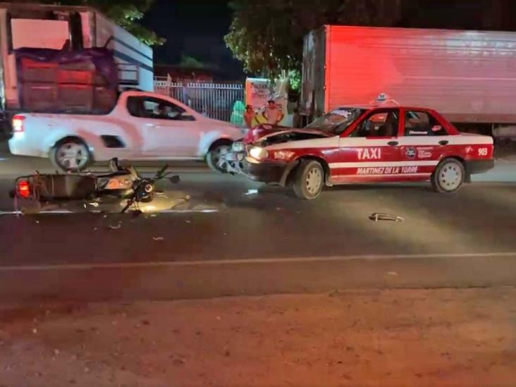 Motociclista es arrollado por taxi en libramiento Martínez-Tlapacoyan