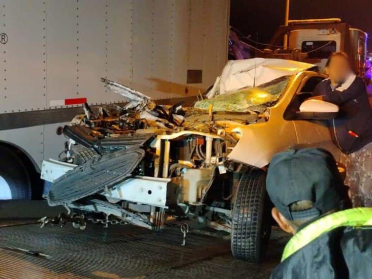 Sobrevive de milagro; termina debajo de un camión en carretera Ciudad Mendoza-Acatzingo