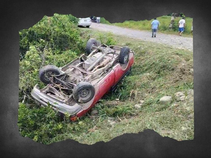 Martínez de la Torre: Camioneta termina volcada dentro de un plantío de limón