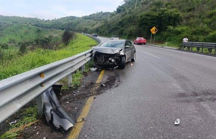 Vehículo se accidenta y termina en el carril contrario de la Autopista Orizaba-Puebla