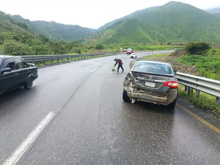 Vehículo se accidenta y termina en el carril contrario de la Autopista Orizaba-Puebla