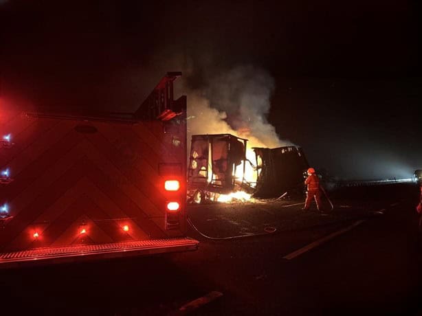 Incendio de tractocamión en la autopista Cardel-Poza Rica