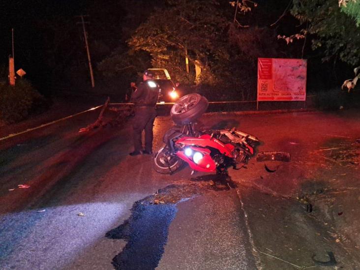 Mujer pierde la vida tras derrapar en la carretera San Marcos-Teocelo