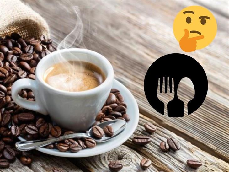 Estos son los alimentos que no deberías comer mientras tomas café