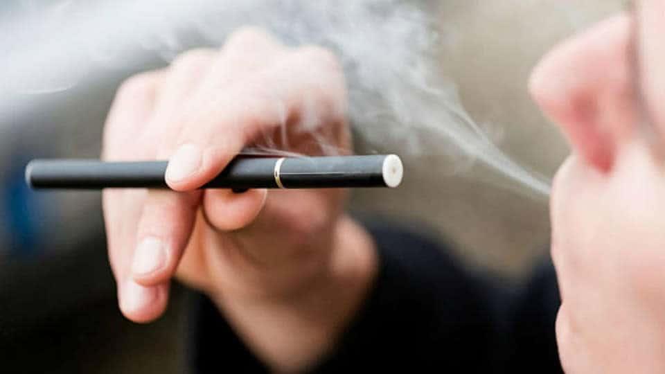 Jóvenes de Misantla caen en la trampa del vapeo