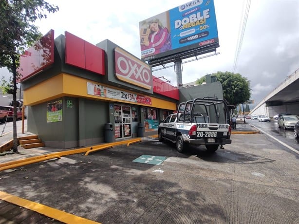 Asaltante de Oxxo en Xalapa atraca de nuevo y se burla de la policía