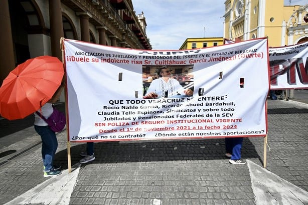 Jubilados veracruzanos: cinco semanas de protesta, despreciados por Cuitláhuac