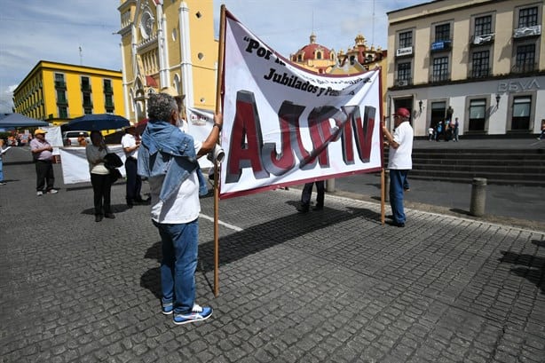 Jubilados veracruzanos: cinco semanas de protesta, despreciados por Cuitláhuac