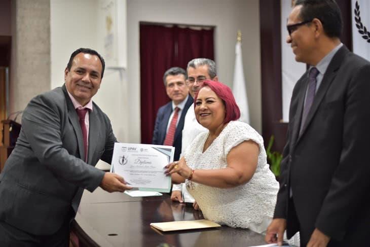 Acompaña Presidenta del Congreso a estudiantes egresados de la UPAV