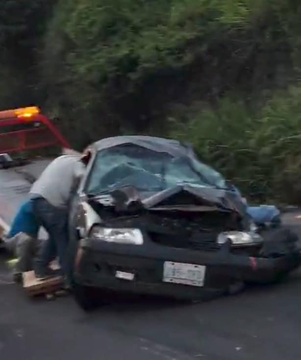 Automovilista resulta lesionado al volcar auto en Corral Falso