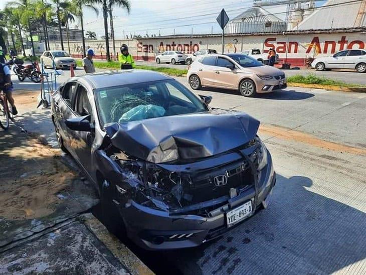 Vehículo se impacta contra tráiler en el boulevard Córdoba-Fortín