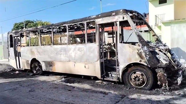 Se registra incendio de autobús en Martínez ¡terminó en cenizas!