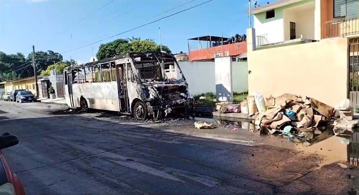 Se registra incendio de autobús en Martínez ¡terminó en cenizas!