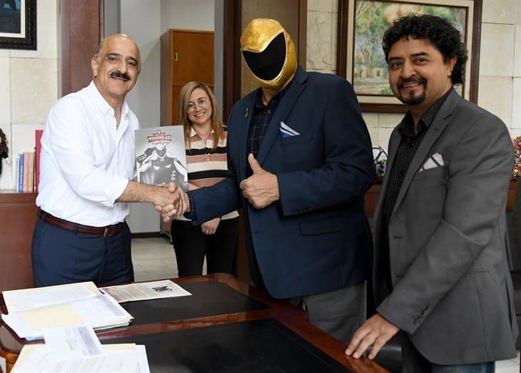 Tinieblas llegó a Xalapa, su máscara cautivó en el centro de la ciudad