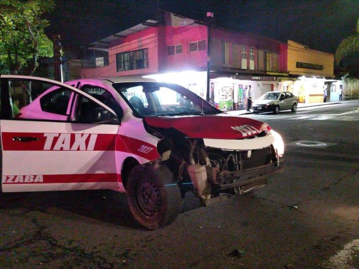 A velocidad inmoderada, taxi de Orizaba  atropella a repartidor en moto